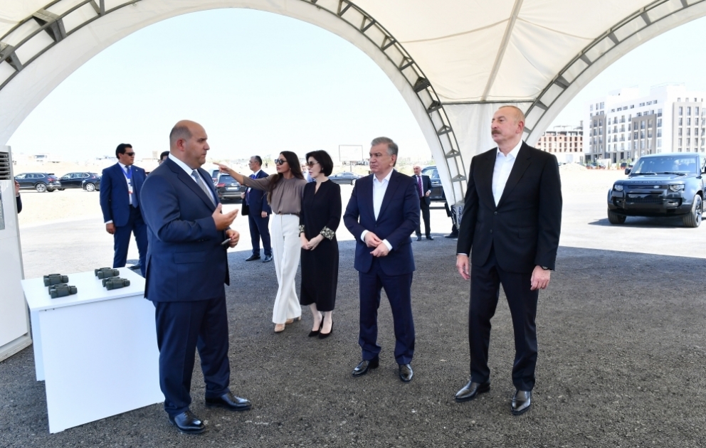 Präsidenten von Aserbaidschan und Usbekistan besichtigen Masterplan von Füsuli