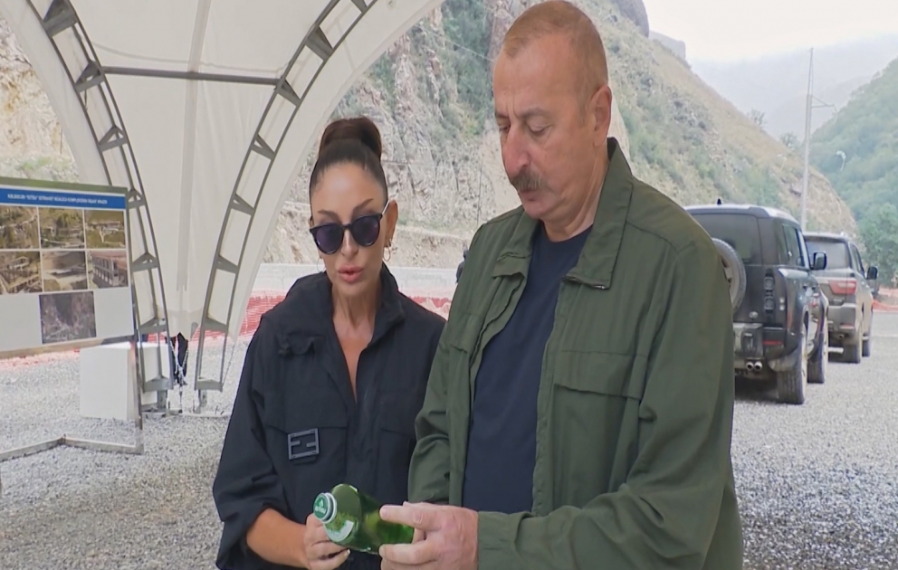 Déplacement du président Ilham Aliyev et de la première dame Mehriban Aliyeva dans la région de Kelbédjer