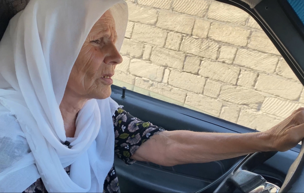 76 yaşlı sürücü nənədən gənclərə məsləhət