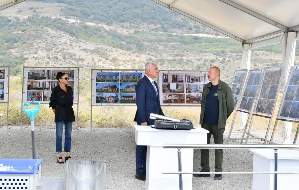 Pose de la première pierre d’un complexe hôtelier à Latchine