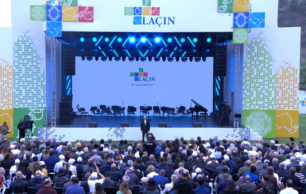 President Ilham Aliyev and First Lady Mehriban Aliyeva participated in “Lachin City Day” festivities held on the bank of Hakari River 
The head of state addressed the event