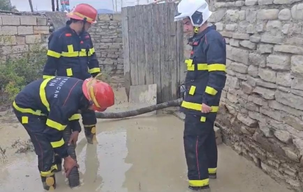 Xızıda bəzi fərdi yaşayış evlərini su basıb