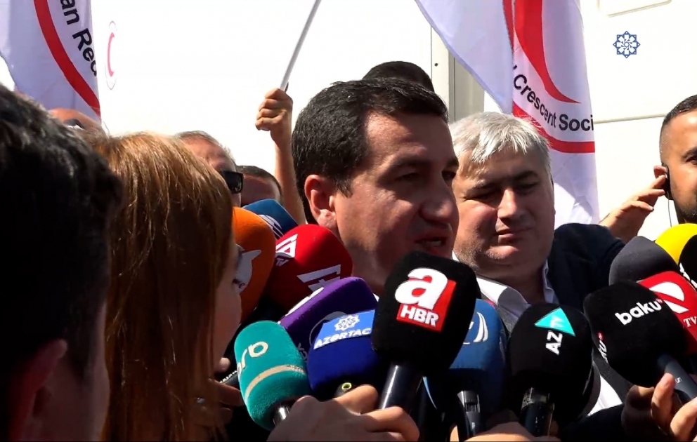 Hikmət Hacıyev: Azərbaycan yolları açaraq reintiqrasiya prosesini başlamaq niyyətindədir