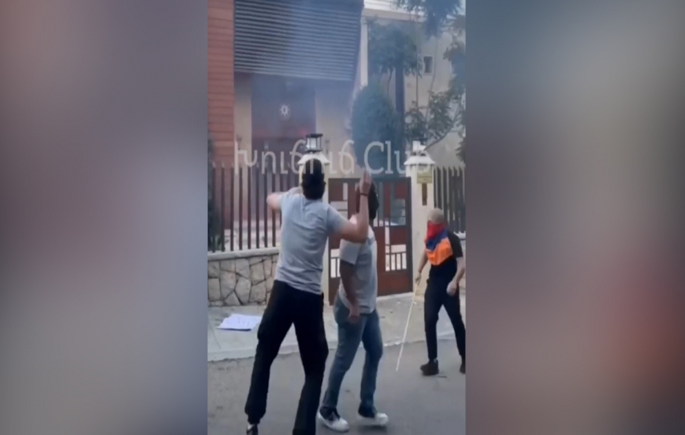 Persons of Armenian origin attack Azerbaijani Embassy building in Lebanon, no one injured