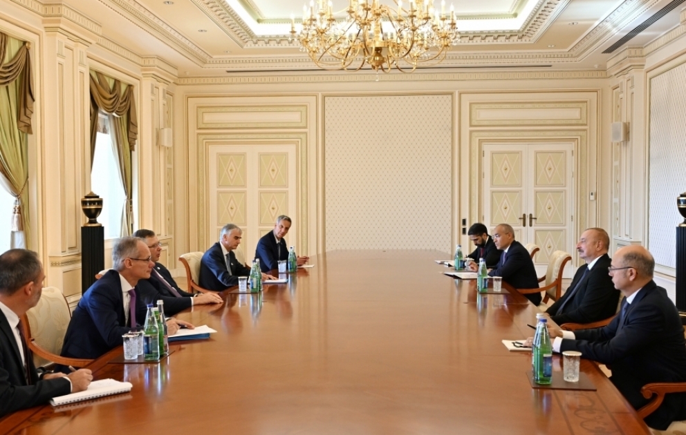 Präsident Ilham Aliyev empfängt CEO von TOTAL Energies