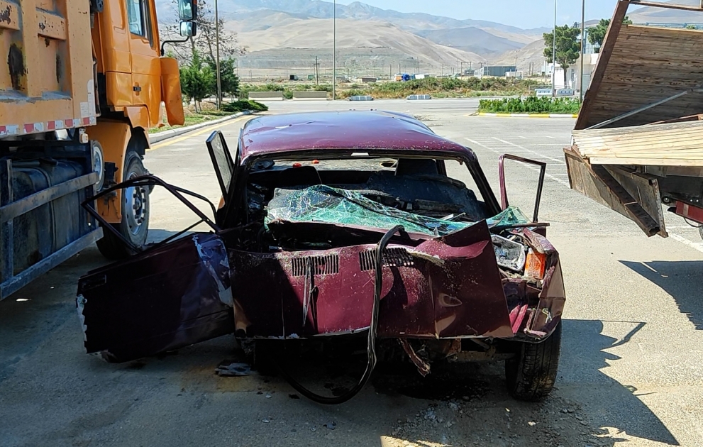 Siyəzəndə minik maşınları toqquşub, ölənlər var