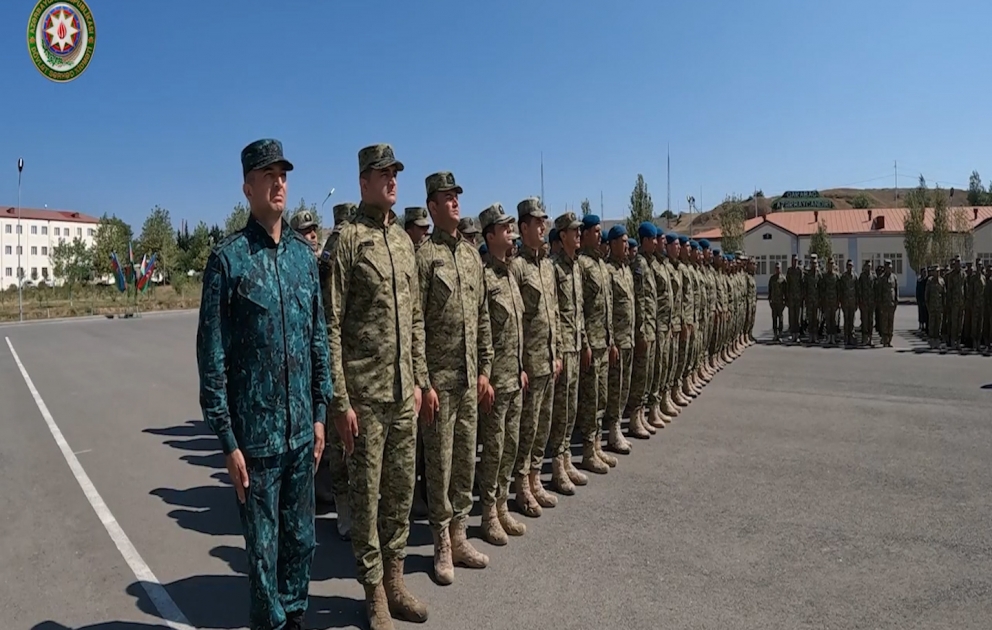 Hərbi qulluqçulara orden və medallar təqdim olunub