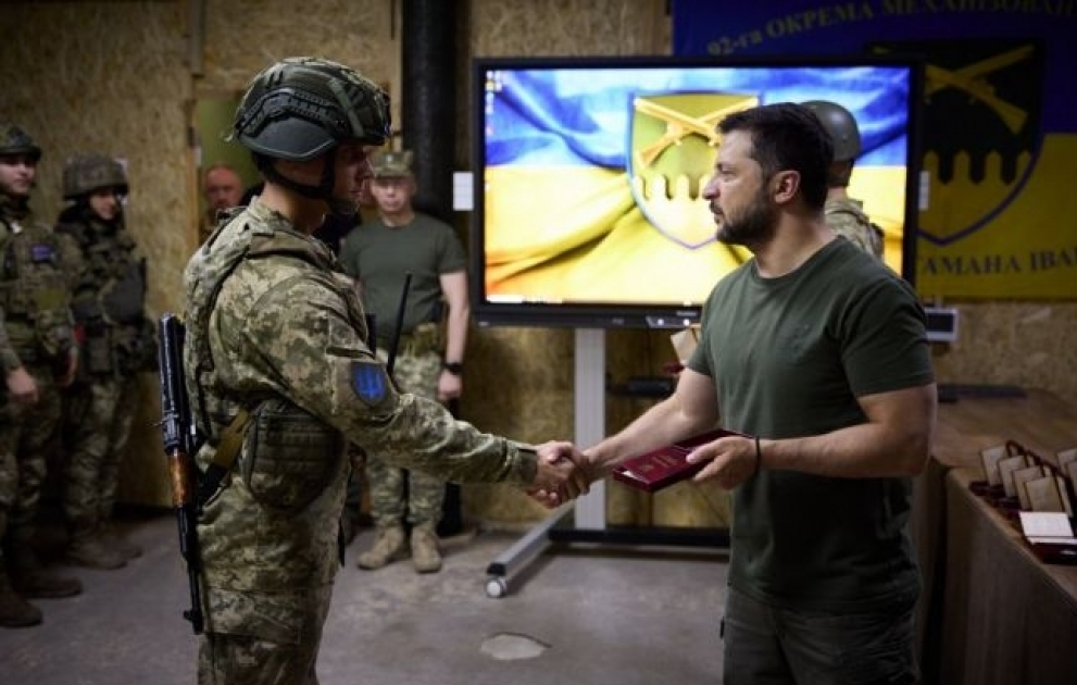 Зеленский посетил украинских военных на Бахмутском направлении
