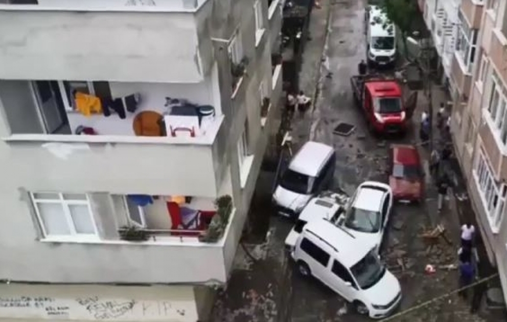 İstanbulda sel suları 3 nəfərin ölümünə səbəb olub