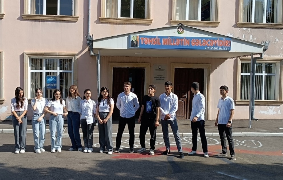 Ağstafada bir sinfin bütün məzunları tələbə adını qazanıb