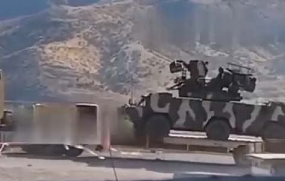 Опубликованы новые кадры скапливания армянской военной техники на границе с Азербайджаном