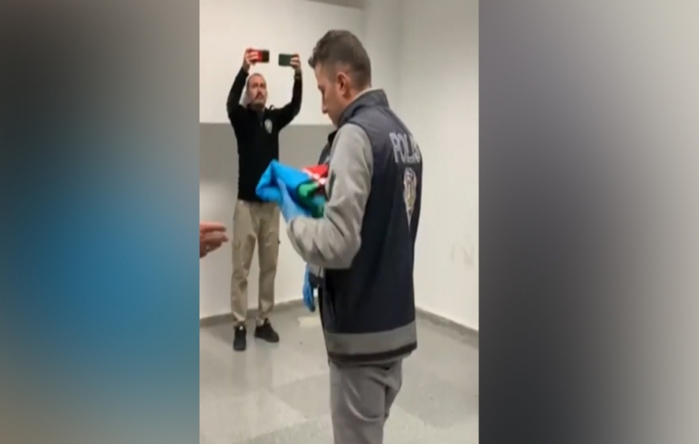 Türkiyə-Ermənistan oyununda polisin üçrəngli bayrağımıza olan sevgisi