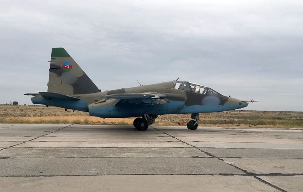 Hərbi pilotların peşəkarlığı artırılır