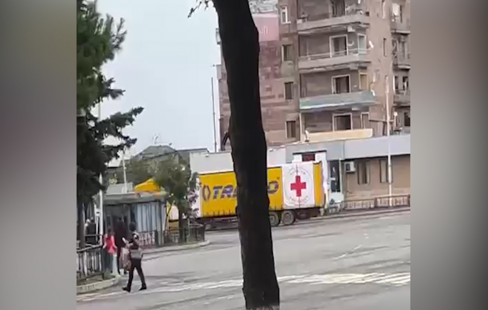 Rusiya Qızıl Xaç Cəmiyyətinin yük maşını Xankəndidə