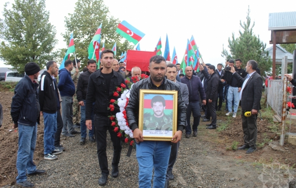 Nəşi tapılan şəhidimiz 30 il sonra dəfn edildi