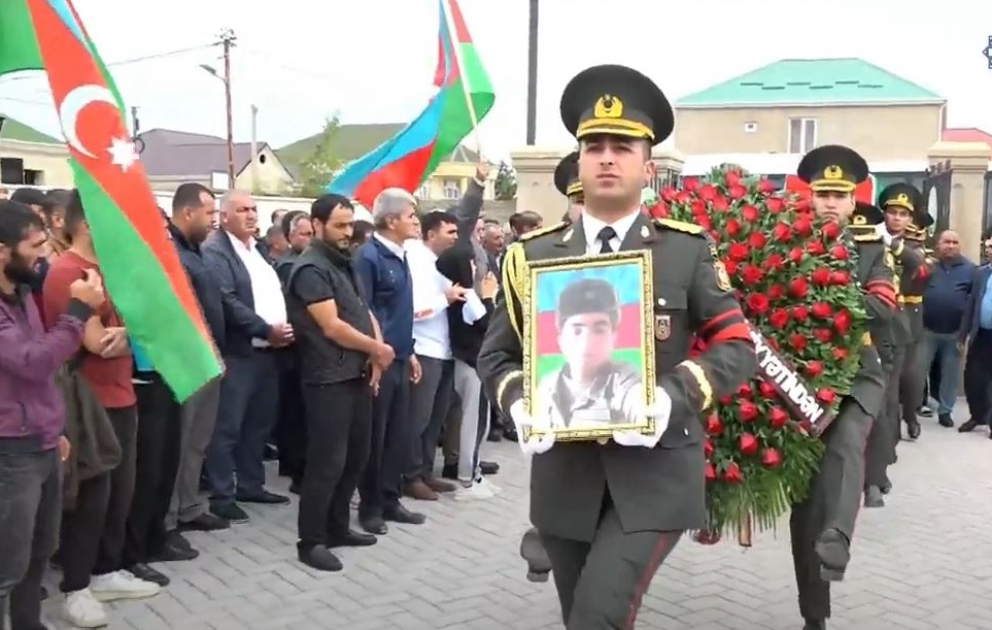 Hərbçi Elgün Həsənovun dəfn mərasimi CANLI