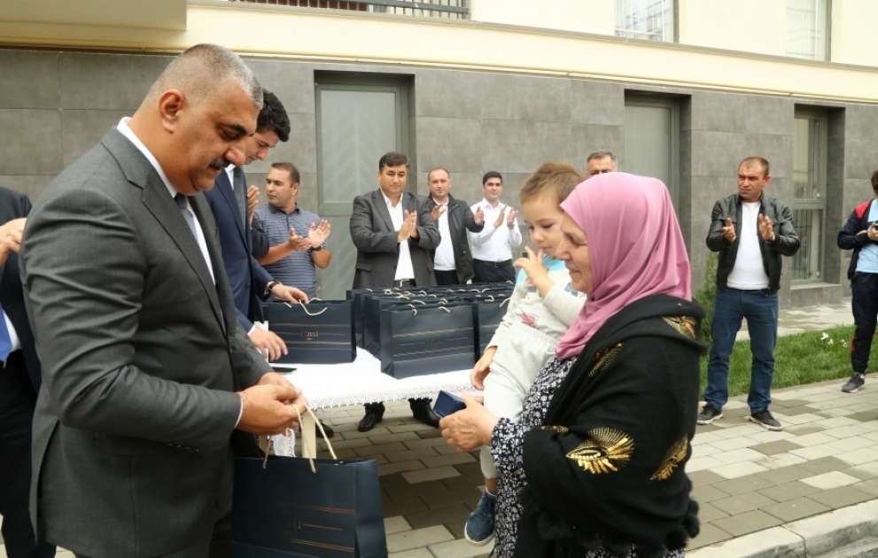 Füzulidə daha 25 ailəyə evlərin açarları təqdim olunub