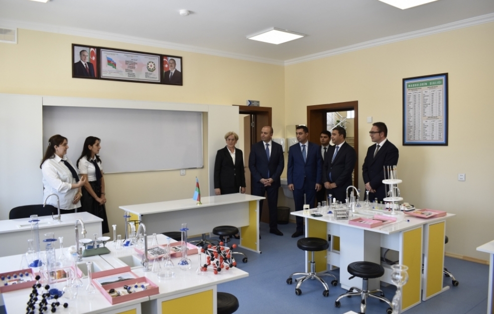 Heydər Əliyev Fondu tərəfindən Yevlax rayonunun Xanabad kəndində inşa edilmiş məktəb binası istifadəyə verilib