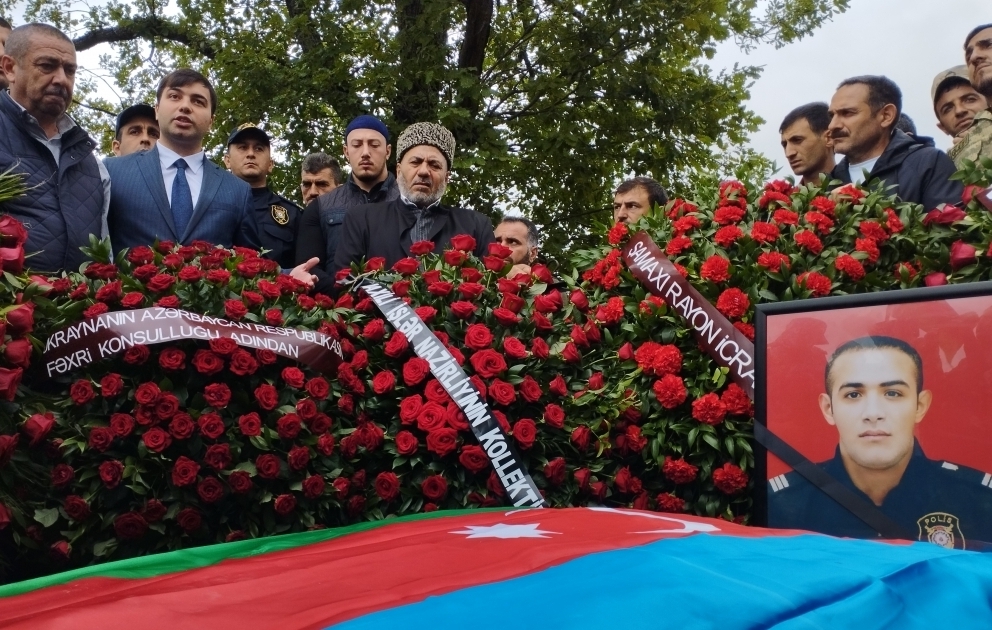 Yol qəzasında həlak olan polis əməkdaşı Şamaxıda dəfn edilib