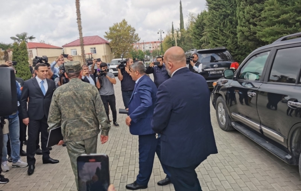 Les représentants des résidents arméniens du Karabagh arrivent à Yevlakh