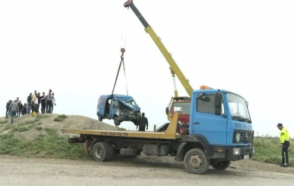 Salyanda mikroavtobus su kanalına düşüb - ölən var
