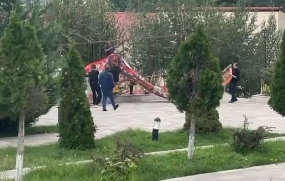 Xankəndidə terrorçuların fotoları sökülür