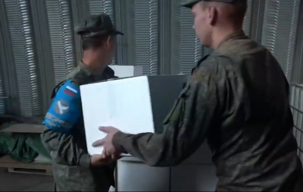 РМК показало, как миротворцы доставляют помощь Азербайджана армянам Карабаха