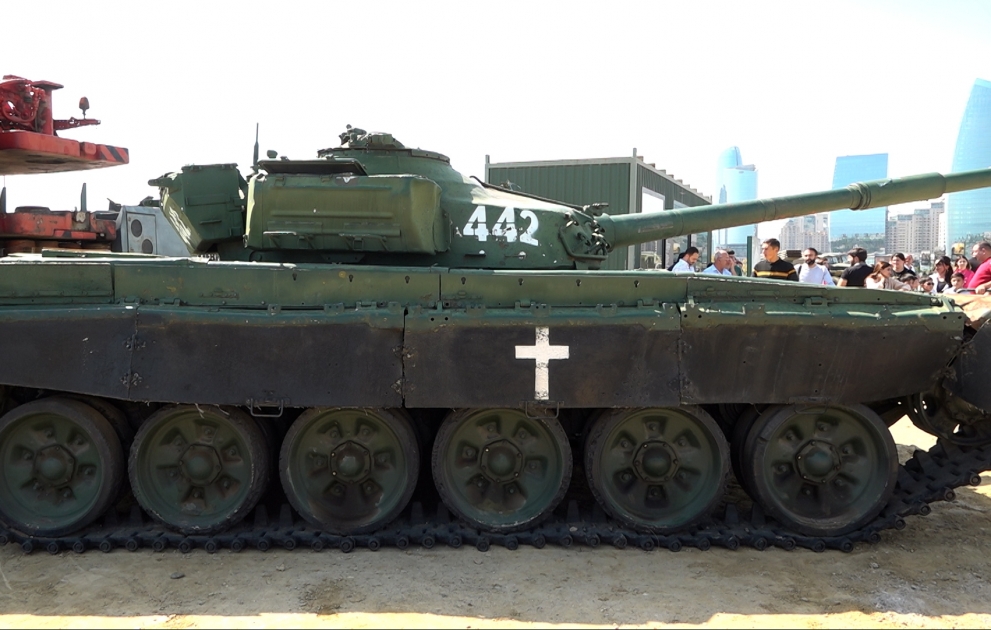 Albert Aqarunovun vurduğu tank Bakıda