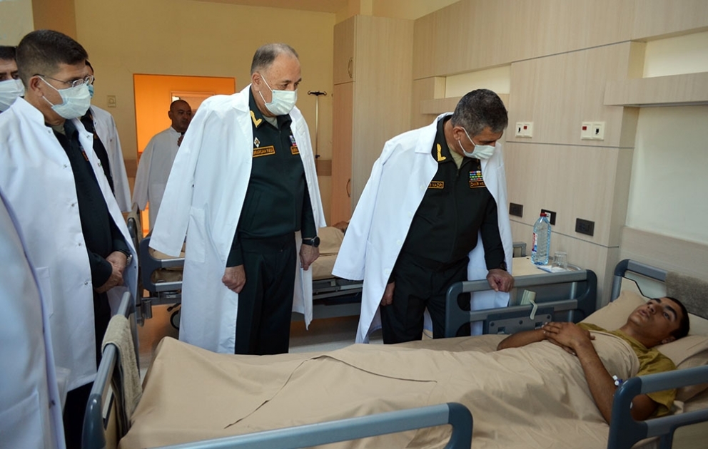 Müdafiə Nazirliyinin rəhbər heyəti hərbi hospitalı ziyarət edib