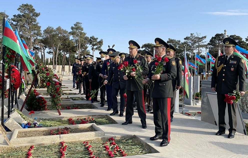 Azerbaijan Defense Ministry’s leadership visited graves of Shehids on Day of Remembrance