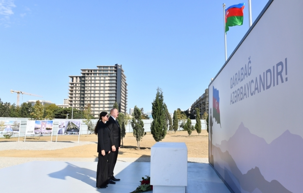 Präsident Ilham Aliyev und First Lady Mehriban Aliyeva besuchen im Bau befindlichen Zafar-Park in Baku