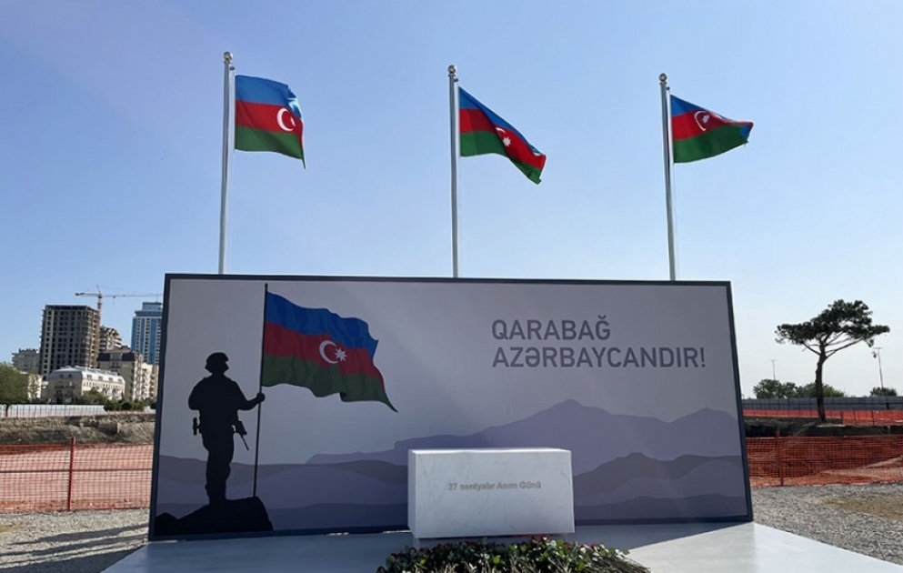 Müdafiə Nazirliyinin rəhbər heyəti inşası davam etdirilən Zəfər parkında olub
