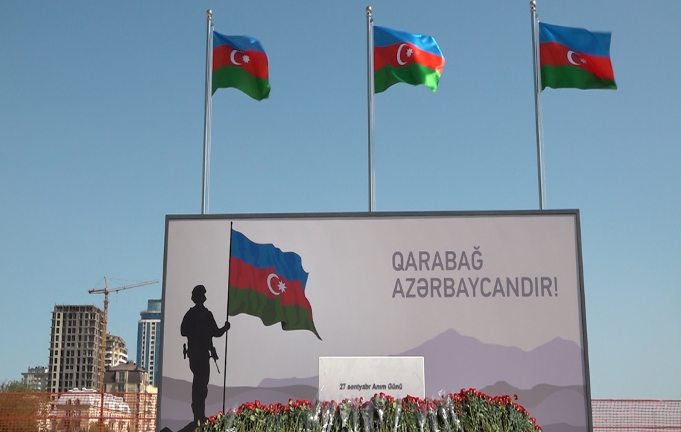 Dövlət qurumlarının kollektivləri Zəfər parkında olublar