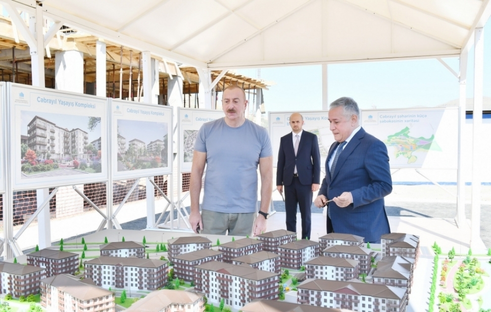 Prezident İlham Əliyev Cəbrayıl Yaşayış Kompleksində aparılan tikinti işləri ilə tanış olub