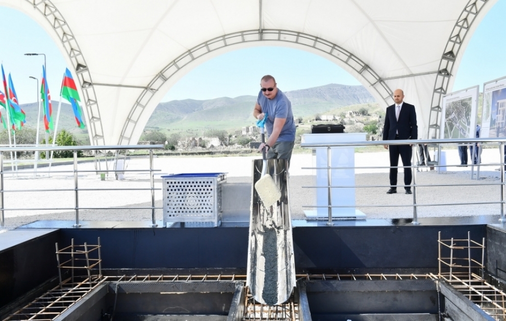 Le président Ilham Aliyev se déplace dans la région de Djabraïl 
Pose de la première pierre d’un bâtiment administratif à Djabraïl