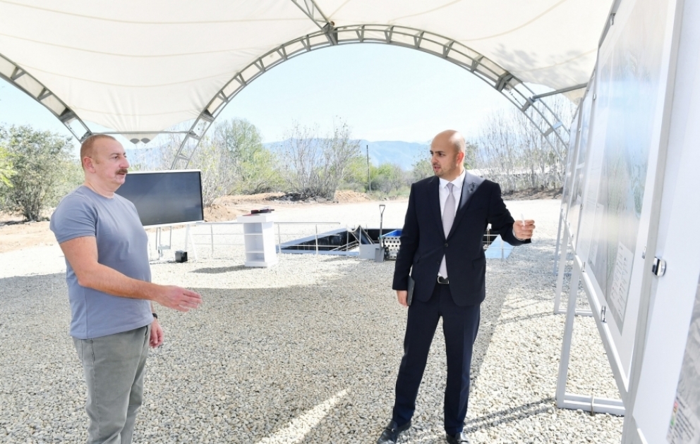 Präsident Ilham Aliyev legt Grundstein für das Dorf Zangilan