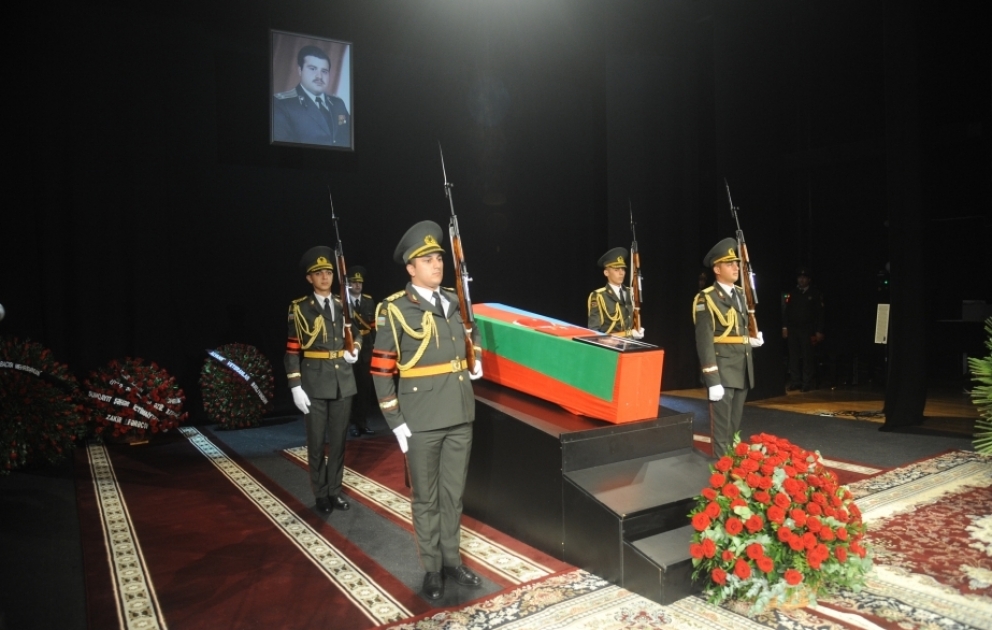 Milli Qəhrəman Riad Əhmədov ilə vida mərasimi keçirilib