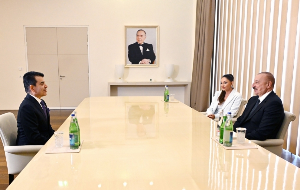 Präsident Ilham Aliyev und First Lady Mehriban Aliyeva treffen ISESCO-Generaldirektor