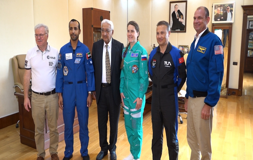 Kosmonavtlar Milli Aviasiya Akademiyasının qonağı olub