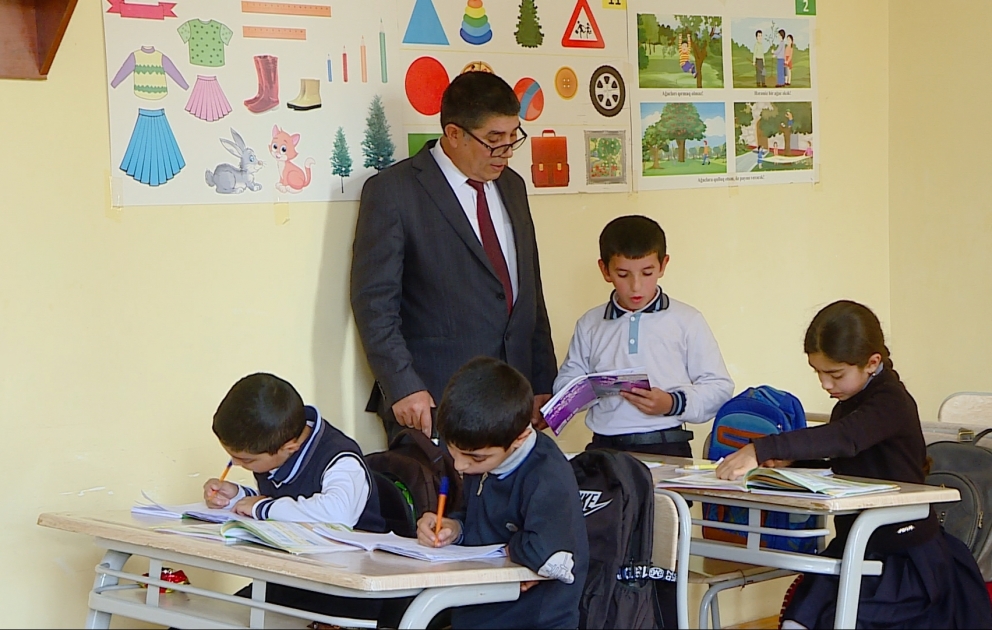 Peşəsini qürurla davam etdirən sərhəd kəndinin müəllimləri