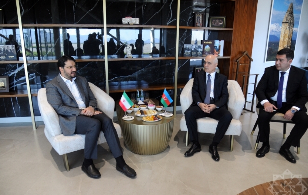 Iranischer Minister für Straßen und Stadtentwicklung zu Besuch in Aserbaidschan