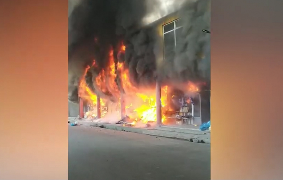 В Масаллы вспыхнул пожар на рынке