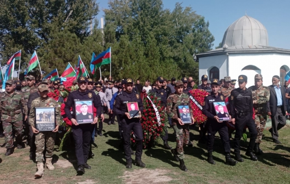 Şəhid Əzizbəy Muradov Sabirabadda dəfn olunub