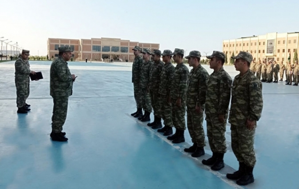 Xidmət müddəti başa çatan hərbi qulluqçuların tərxis olunması tədbirləri davam edir