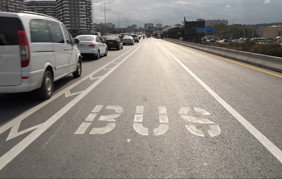 Bakı-Sumqayıt yolunda çəkilən avtobus zolağı tıxaca təsir edəcək?