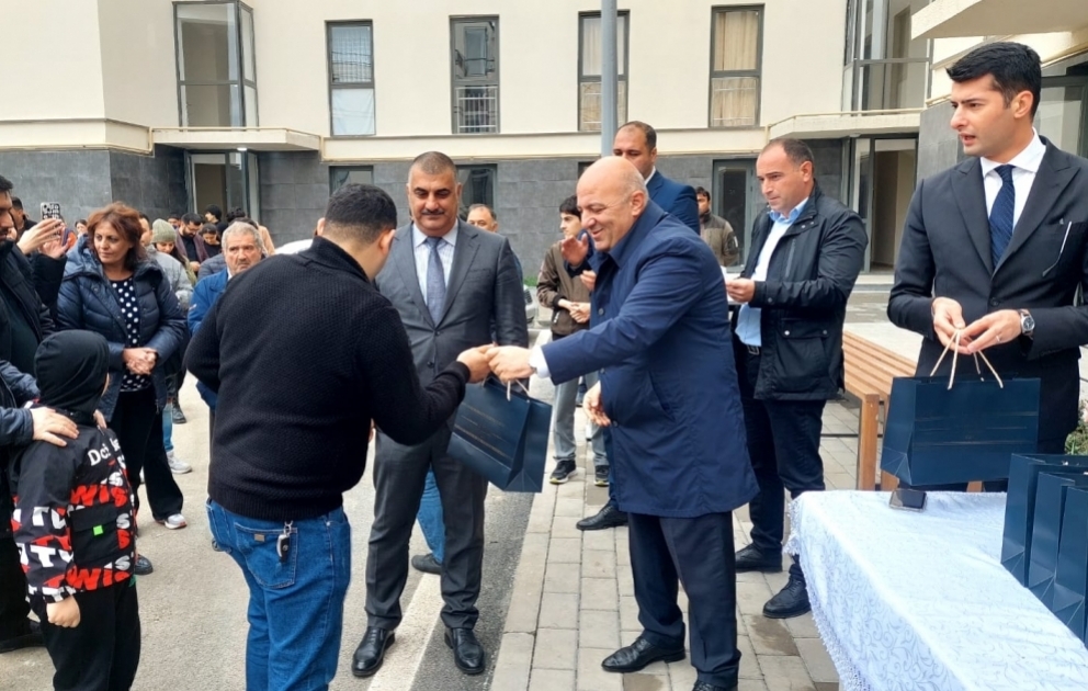Füzuliyə köçən növbəti 21 ailəyə evlərinin açarları təqdim olunub