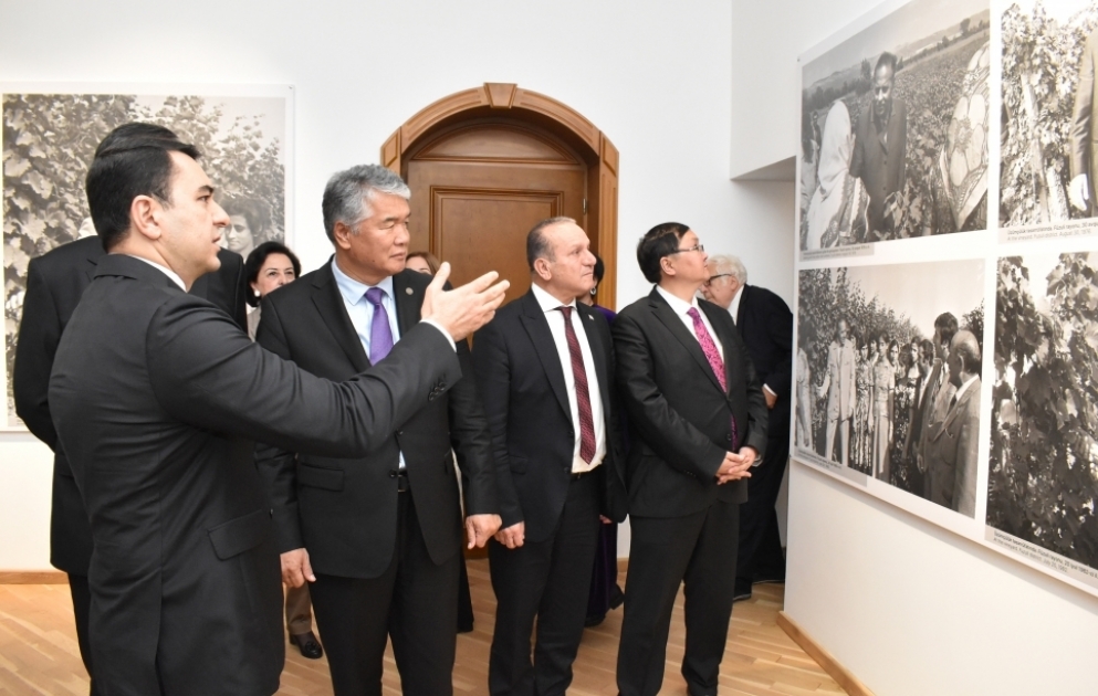 Участники I Культурного форума тюркского мира ознакомились с фотовыставкой «Гейдар Алиев и Карабах»