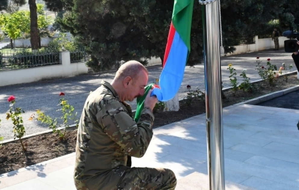 Xocalı rayonunun Əsgəran qəsəbəsində Azərbaycanın Dövlət Bayrağı ucaldılıb