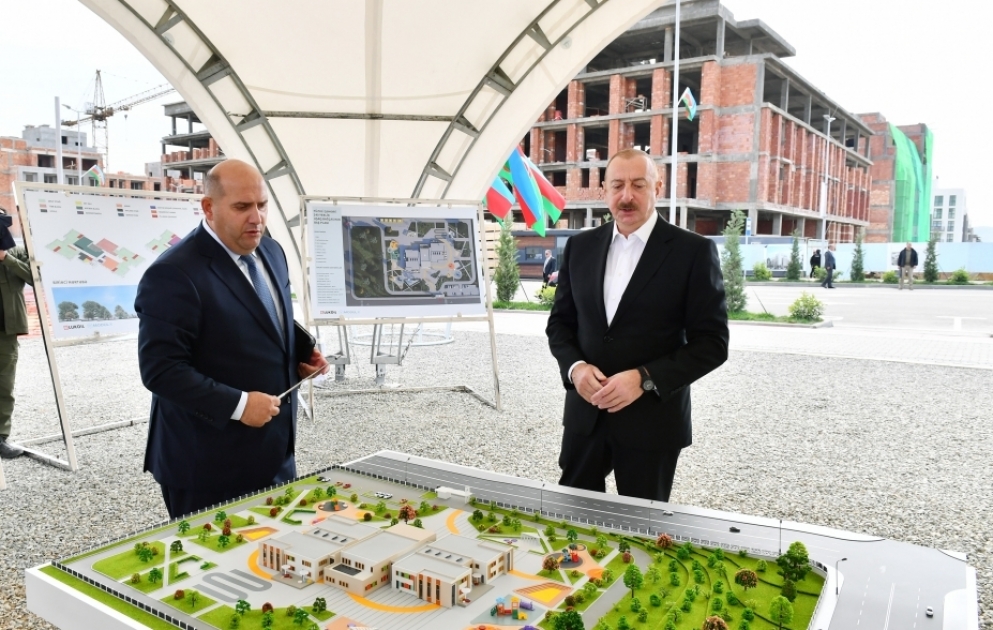 Pose de la première pierre d’un jardin d’enfants à Fuzouli