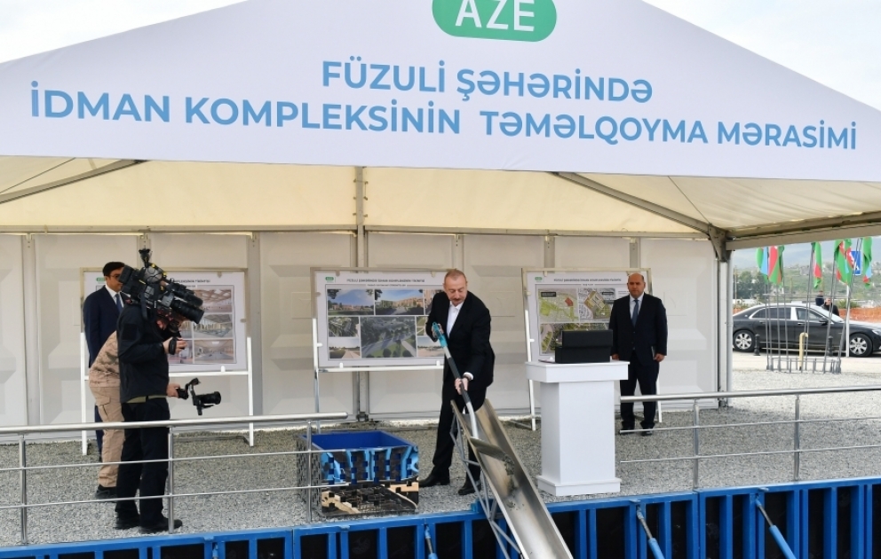 Präsident Ilham Aliyev legt Grundstein für Sportkomplex im Bezirk Füsuli